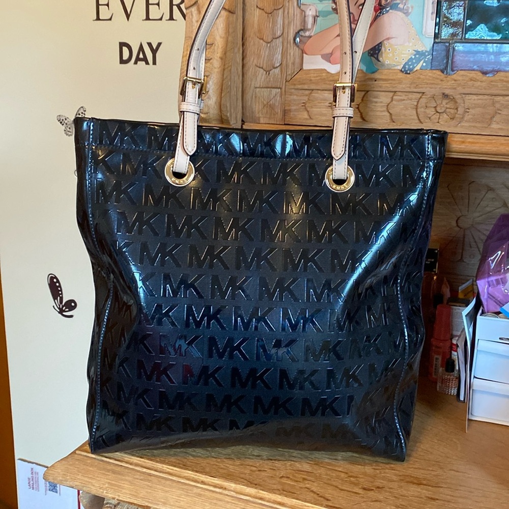 Michael Kors Black and Tan Shoulder Bag